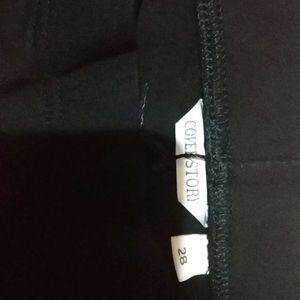 A Vibrant Black Jeggings ( Jeans)