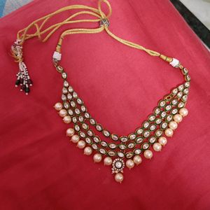 combo of 2necklace n 1full set with earnings in pearl n kundan