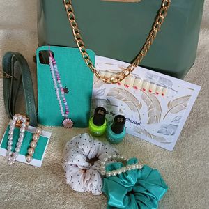 Green + White Gift Hamper From Her 💚🤍