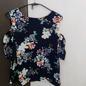 PRICE DROP ⬇️⬇️ ZARA BASIC Floral Top