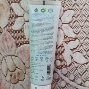 The Moms Co. Natural Green tea Face Wash Of 80ml