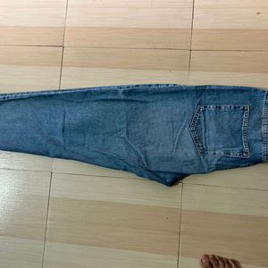 Levis Distressed Straight Fit Jeans