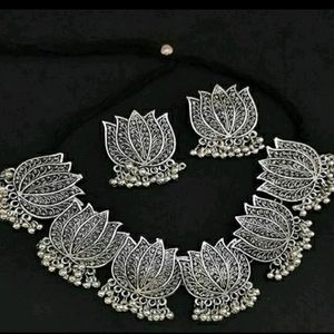 Lotus Necklace Set