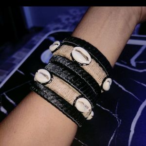 Black Shell 🐚 Bangles