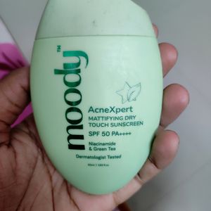 Moody Mattifying Dry Sunscreen Spf 50++++