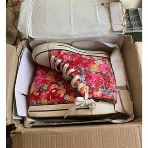 *Final Sale* Rare Carlton London Floral Shoes