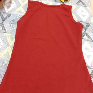 sleeveless top maroon colour with printed design