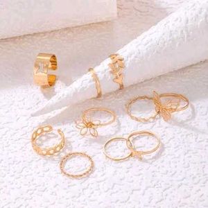 Women's Rings Golden Colour