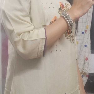 Trendy Kurti. Owesome Look.