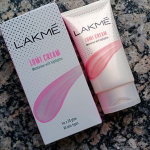 Lakme Lumi Cream - with Moisturizer + Highlighter