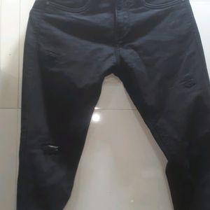 Skinny Pant Black Color