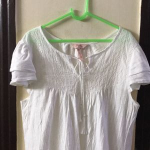 White Stretchy Top/tunic Fits M-L