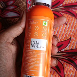 St.Botanica Vitamin C Sunscreen