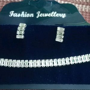 Kids Necklace Very Good Condition.