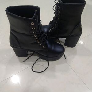 aesthetic Black boots