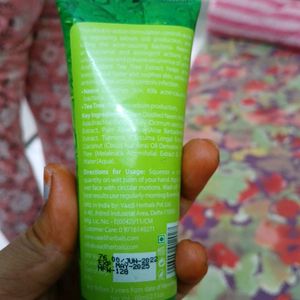 Khadi Shampoo And Vaadi Face Wash