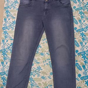 Lightish Fadded Jeans For Women