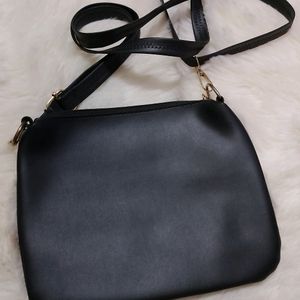 Black Sling Bag 🖤