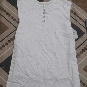 Very preety white kurti for women