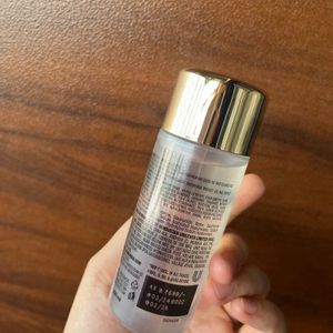 LAKME 4% Hyaluronic Dewy Micro Essence Liquid 100