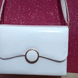 STYLISH  WHITE SLING BAG