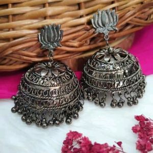 Beautiful Black Nikil Lotus Tops Jhumka