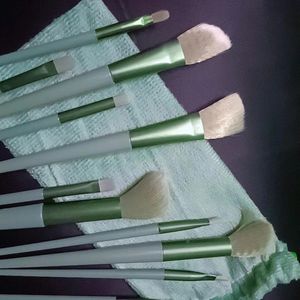 13' Professional SuperSoft Makeup brushes!