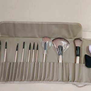 Pack Of 12 Makeup Brushes & 2 Beauty Blender.