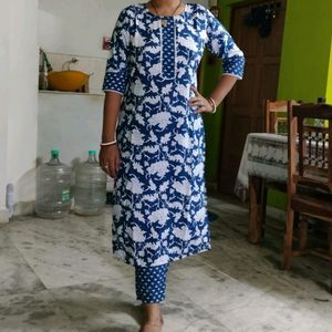 Women Cotton Blend Straight Priented Kurta Set