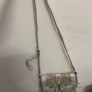 Authentic Vintage Guess Sling Bag 🫶🏻