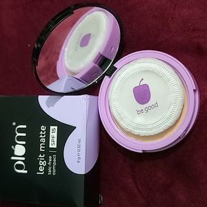 Plum Face Compact  SPF15 Only 399/