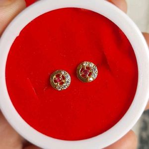 18crt Gold Studs