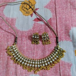 Gorgeous Neckpiece With Earrings