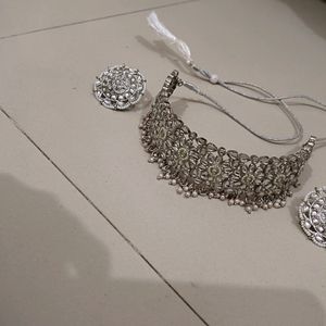 Stylish Chocker Set