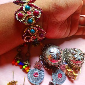 4 BEAUTIFUL EARRINGS & 1 BANGLES