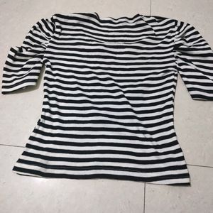 New Black And White Puffed Sleeve Top