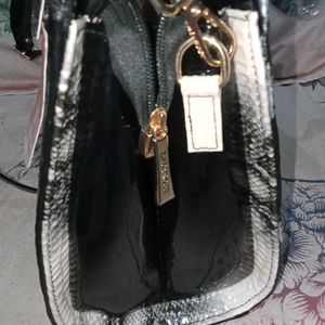 Handbag Black And White Soo Beautiful