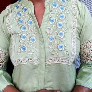 💚 Women Beautiful Thread Work Embroidery Kurta 💚