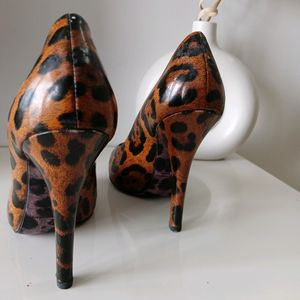 Authentic Dolce & Gabbana Leopard Print Heels