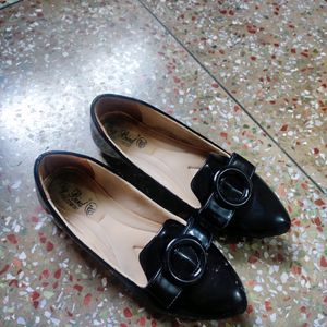 Pointed-toe Ballerinas With Bow Applique