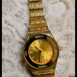 🤩🤩Golden Watch ⌚ for Women 🤩😍😍