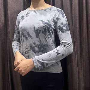 A Grey White Casual Full Sleeve Top.