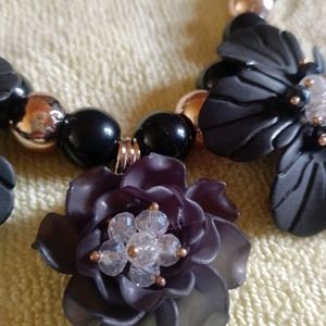 Elegant Necklace In Colour Black