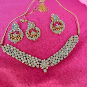 Beautiful Kundan Necklace With Mangtika