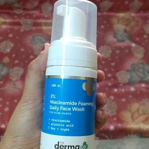 3% Ninacinamide Foaming Face Wash