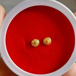 Beautiful New Small Flower Desine Studs