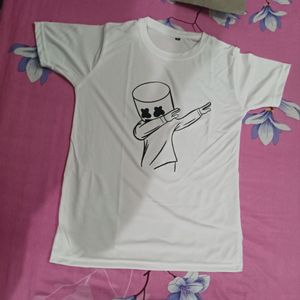 Boys T-shirt Size : Small Colour : White