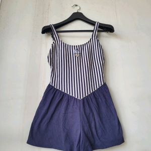 Short Jumpsuit Having Cups