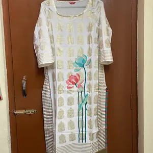 Off White Kurta With Golden Print And Roses