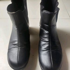 Selbro Black Boots In Size 8